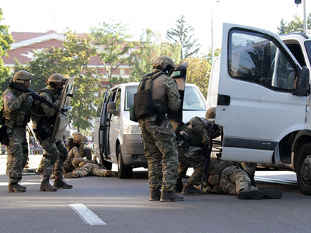 הכוחות מתכוננים לפריצה (צילום: משרד הפנים האוקראיני)