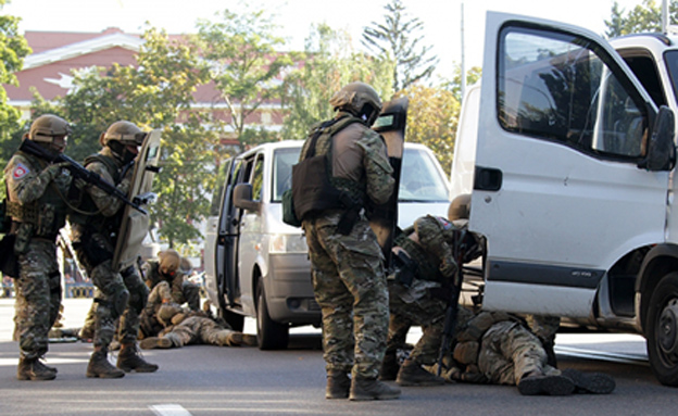 הכוחות מתכוננים לפריצה (צילום: משרד הפנים האוקראיני)