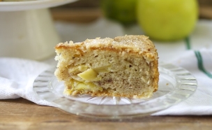 עוגת תפוחים ויוגורט  (צילום: קרן אגם, אוכל טוב)