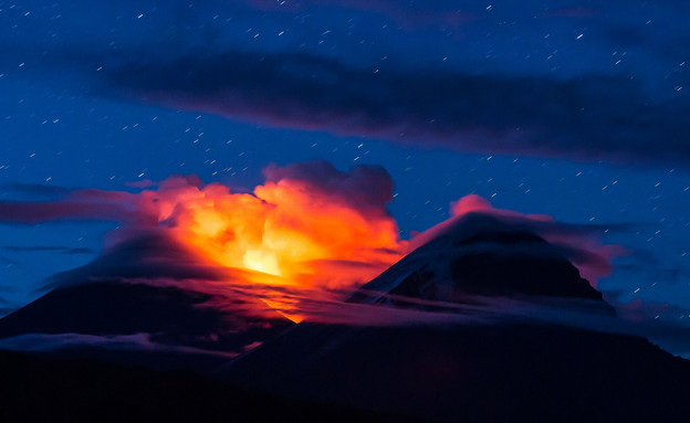 הר הגעש קלוצ'יבסקיה בלילה  (צילום: יואל שליין, Wild Travel)