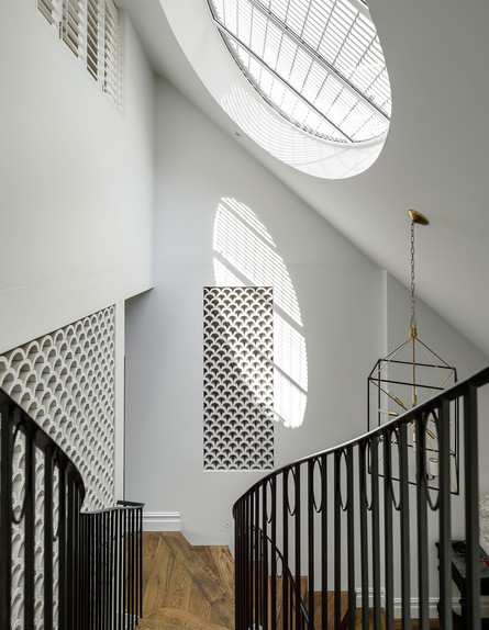 לואיג'י רוסלי, ג, מדרגות (5) (צילום: Justin Alexander)