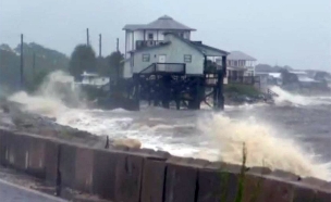 הוריקן "הרמין" משתולל (צילום: CNN)
