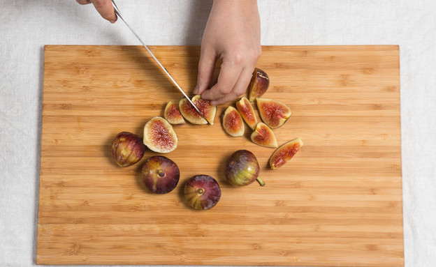 סלט ירוק מושלם - חותכים את התאנים