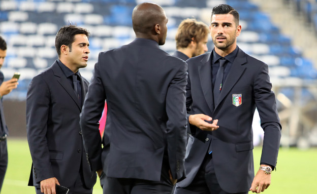 שחקני נבחרת איטליה על הדשא בסמי עופר 2 (צילום: אורטל דהן)
