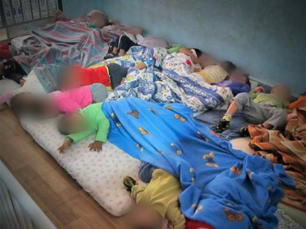 מחסני ילדים, ילדי עובדים זרים (צילום: חדשות 2)