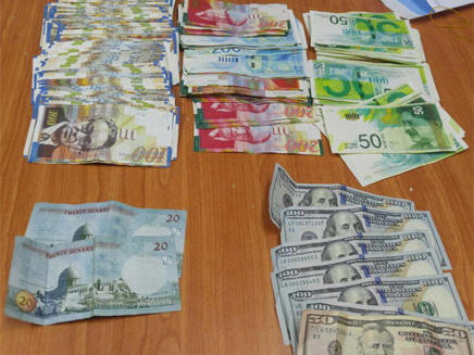 הכסף על פי החשד קשור בהלבנת הון (צילום: משטרת ישראל)