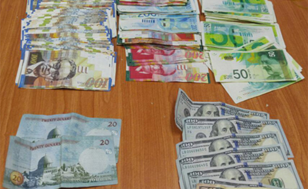 הכסף על פי החשד קשור בהלבנת הון (צילום: משטרת ישראל)