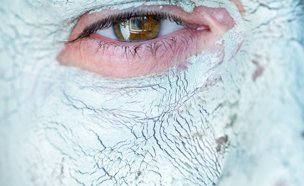 גבר בטיפול פנים (צילום: Shutterstock)