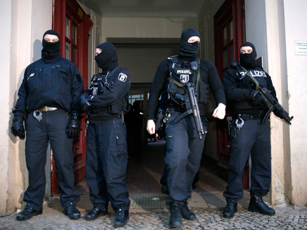 3 נעצרו בפשיטה של משטרת גרמניה (צילום: רויטרס)