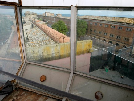 מסעדה בכלא (צילום: cris helgren /reuters, רויטרס)