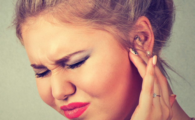 לחץ באוזניים (צילום: pathdoc, Shutterstock)