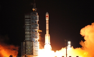 צפו: שיגור מעבדה לחלל (צילום: רויטרס)