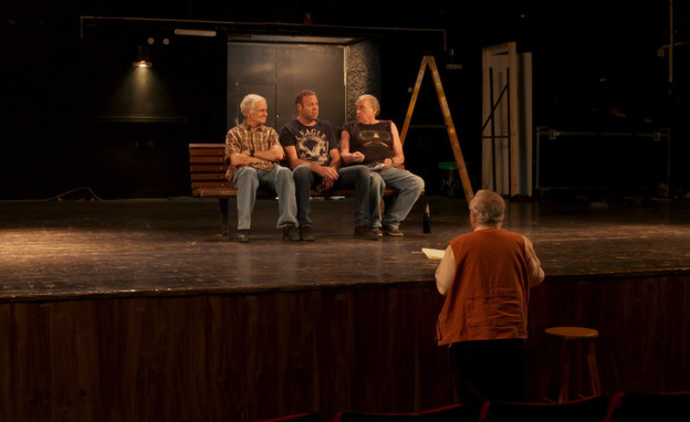 "רק במאי נותן הערות"