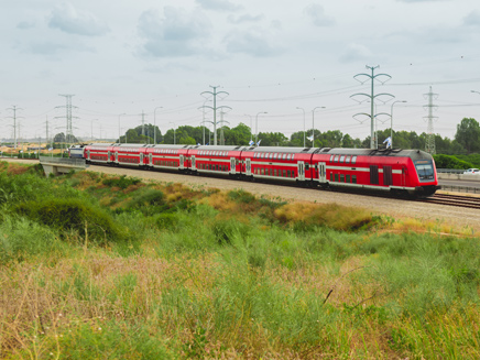 רכבת ישראל (צילום: Aleksandr  Papichev, 123RF)