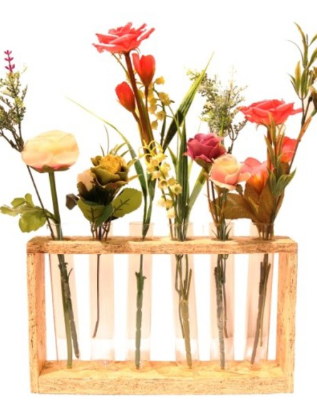 אקססוריז לשולחן, כלים שלובים, מעמד מבחנות עם פרחי משי, 75 שקל (צילום: מני הלפרין)