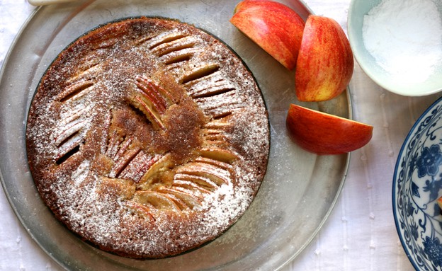 עוגת תפוחים ודבש (צילום: קרן אגם, mako אוכל)