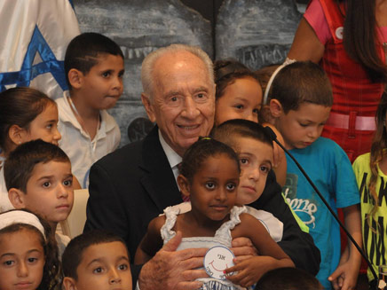 אירח את ילדי ישראל בבית הנשיא (צילום: מארק ניימן)