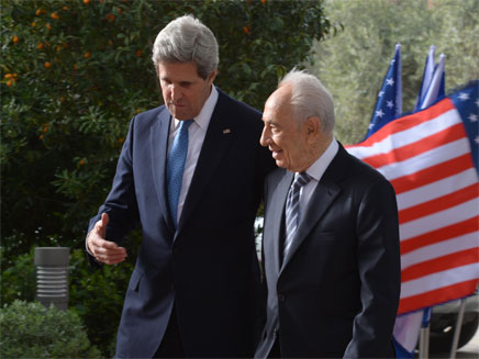 עם שר החוץ האמריקני קרי (צילום: מארק ניימן, לע