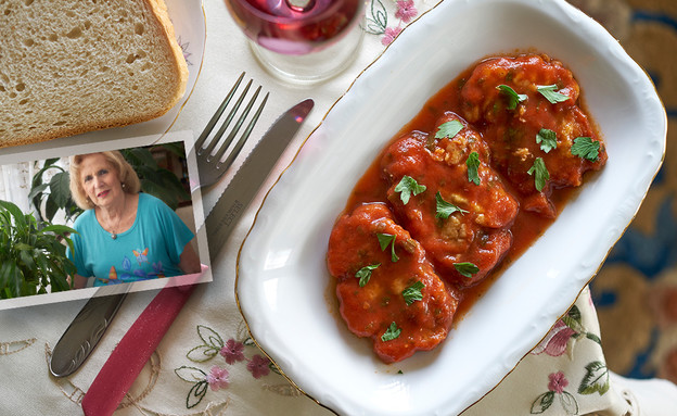 לינה אלעזר, תבשיל בולגרי של מוח בעגבניות (2) (צילום: אנטולי מיכאלו)