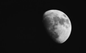 ירח שחור (צילום: ויקיפדיה)