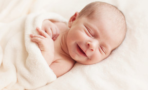 תינוק מחייך (צילום: Shutterstock)