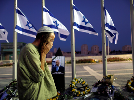 כוננות שיא: ישראל נפרדת מפרס (צילום: רויטרס)