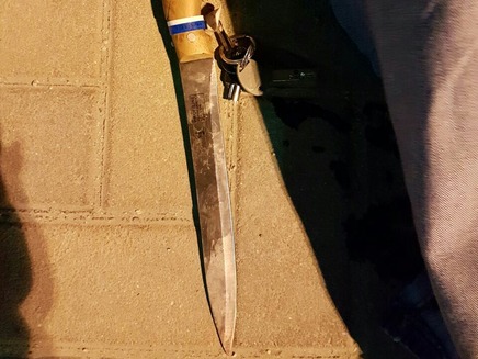 הסכין ששימשה את המחבל (צילום: דוברות המשטרה)