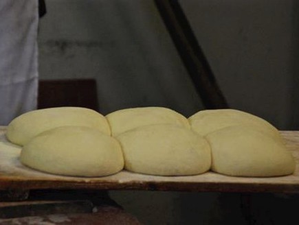 לחם אלטמורה (צילום: מיכל לויט, mako אוכל)