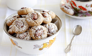 עוגיות טחינה ושקדים (צילום: נטלי לוין, mako אוכל)