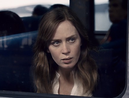 אמילי בלאנט מתוך "הבחורה על הרכבת"