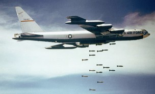 מפציץ B-52 (צילום: צבא ארצות הברית)