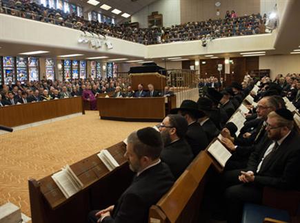 אורח מסתורי בבית הכנסת בלונדון (gettyimages) (צילום: ספורט 5)