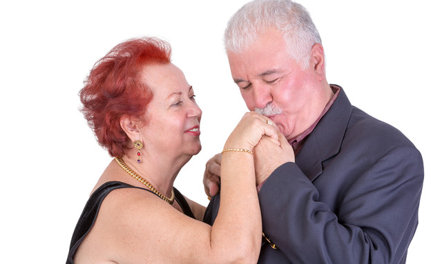זוג מבוגר מאוהב (צילום: Shutterstock)