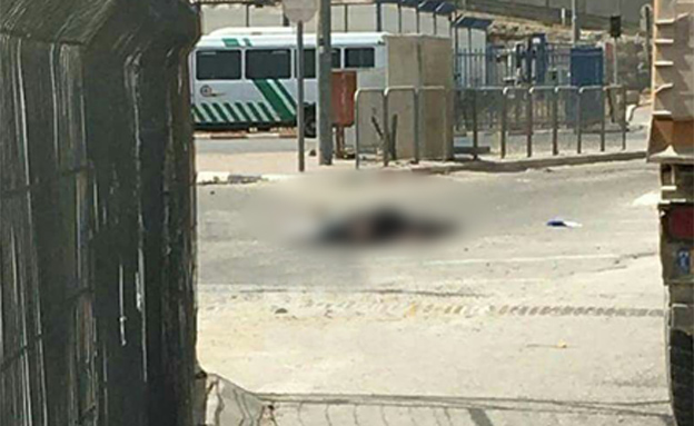 זירת הירי במחסום קלנדיה (צילום: עד ראייה)