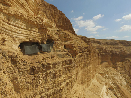 המערה שממנה נשדדה התעודה (צילום: גיא פיטוסי, רשות העתיקות)