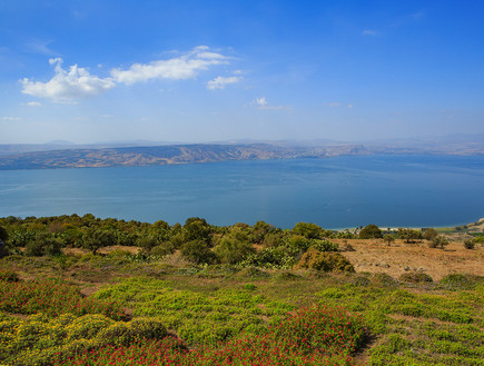 נוף מהגולן אל הכנרת (צילום: עופר חן)