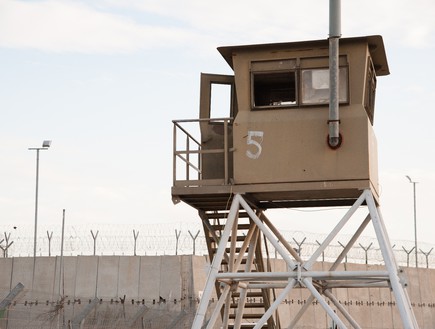 אסירים בטחוניים (צילום: Shutterstock)
