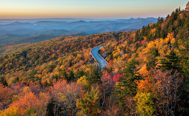 סתיו בהרי בלו רידג' צפון קרוליינה (צילום: anthony heflin, Shutterstock)