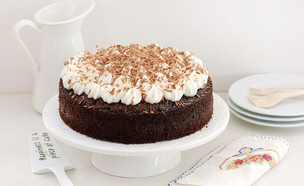 עוגת שוקולד עם קצפת (צילום: נטלי לוין, אוכל טוב)