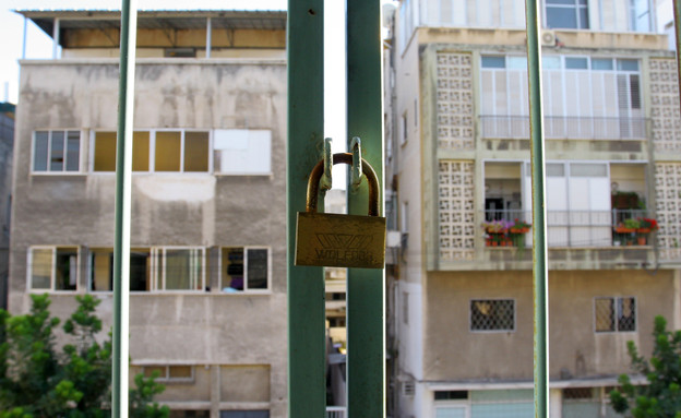 דירת פליטים בדרום תל אביב, 2008 (צילום: חן ליאופולד, פלאש 90)