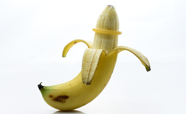 בננה וקונדום    (צילום: Shutterstock)