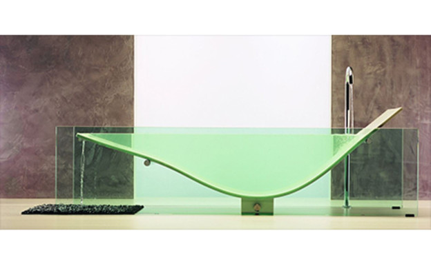שקוף, אמבטיה שקופה של omvivo 34,000 דולר (צילום: באדיבות "אנשי הפרחים בישראל")