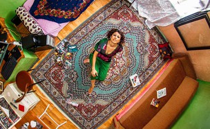 ROOM#205  GULLÉ 29years old Actress  Istanbul  Turkey (צילום: John Thackwray)