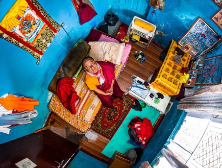 ROOM#385, PEMA, 22years old, Buddhism Student, Katmandu, Nepal (צילום: John Thackwray)