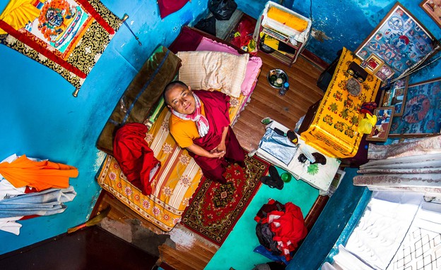 ROOM#385, PEMA, 22years old, Buddhism Student, Katmandu, Nepal (צילום: John Thackwray)