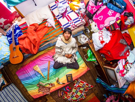 ROOM#665, MARCELLO, 18years old, High School,  La Paz, Bolivia (צילום: John Thackwray)