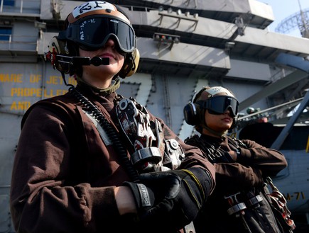 אנשי הצוות על נושאות מטוסים אנשי הצוות על נושאות מטוסים