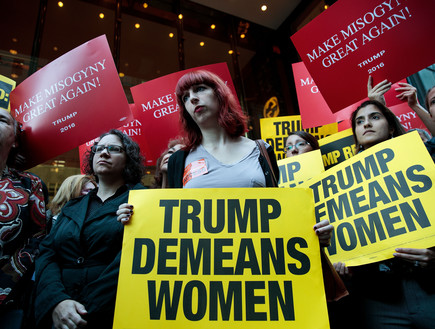 נשים מפגינות בניו יורק נגד דונלד טראמפ (אוקטובר 20 (צילום: Drew Angerer, GettyImages IL)
