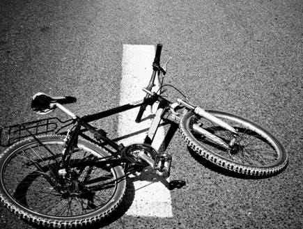 תאונה אופניים חשמליים (צילום: Shutterstock)