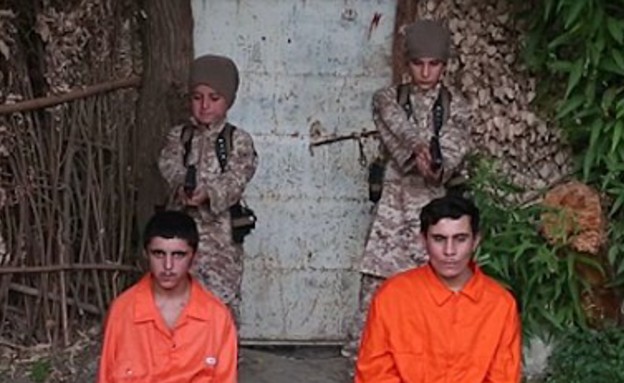 ילדים רוצחים בסרטון של דאעש (צילום: מתוך סרטון התעמולה של דאע"ש)